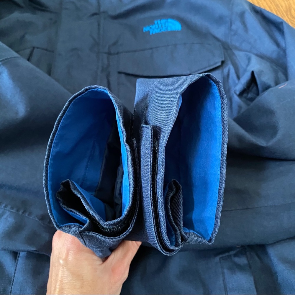 SOLD - North Face Men’s Blue Coat Medium - Picture 5 of 14
